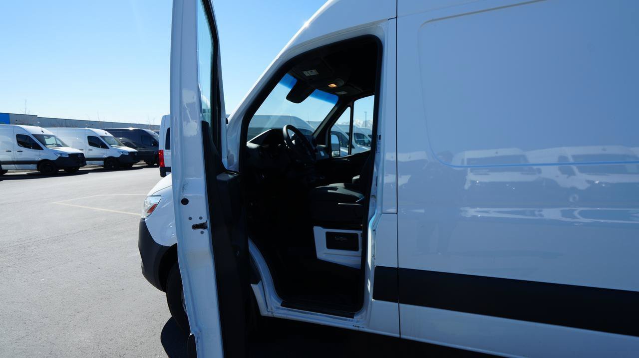 Used 2024 Mercedes-Benz Sprinter 2500 image 8