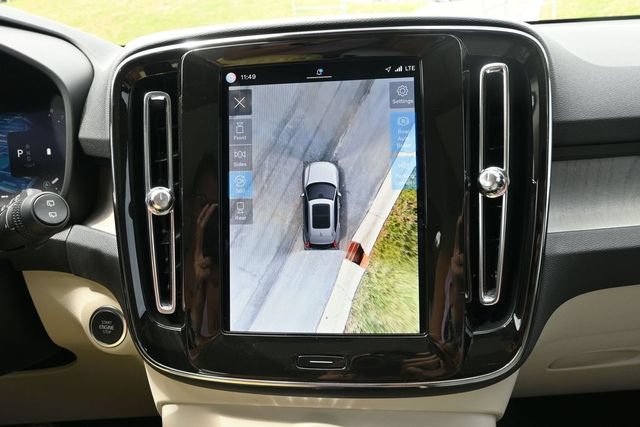 Used 2024 Volvo XC40 B5 Plus w/ Protection Package Premier AWD/4WD image 27