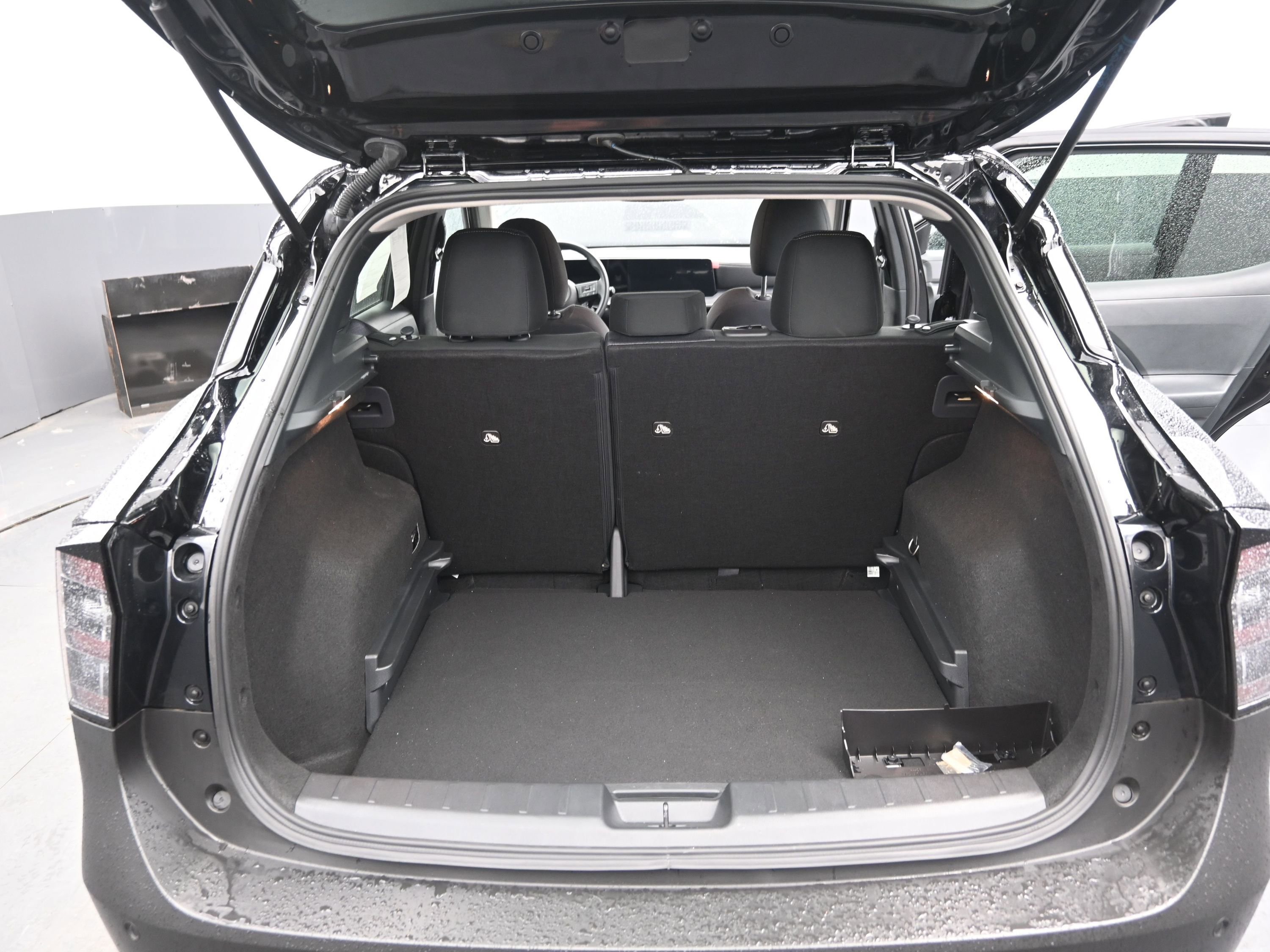 Certified 2025 Nissan Kicks SV image 12