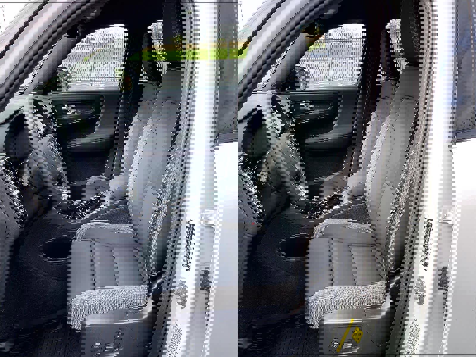 Used 2023 Volvo XC40 Recharge Core w/ Protection Package Premier image 27