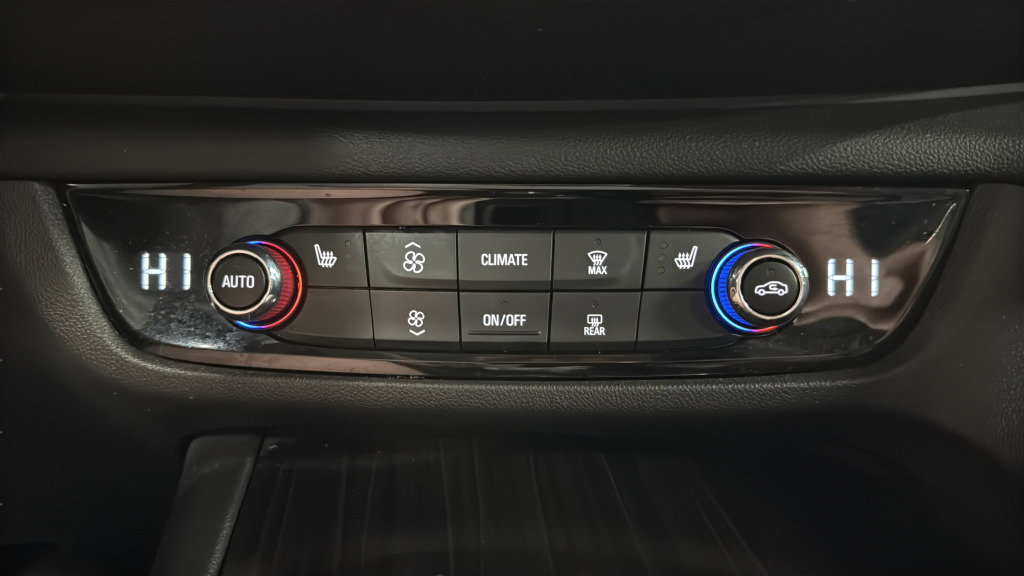 Used 2018 Buick Regal Essence w/ Driver Confidence Package #1 image 30