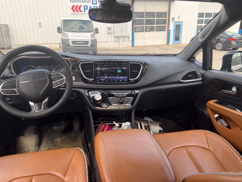 Used 2023 Chrysler Pacifica Pinnacle AWD/4WD image 7