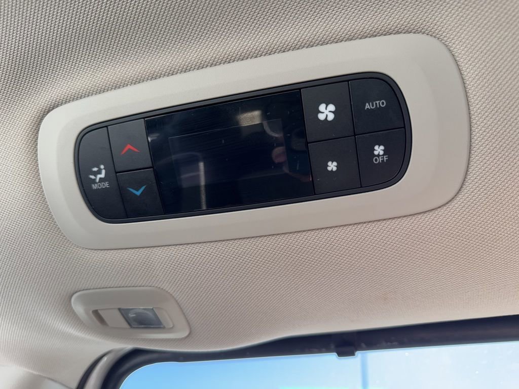 Used 2023 Chrysler Pacifica Limited FWD image 42