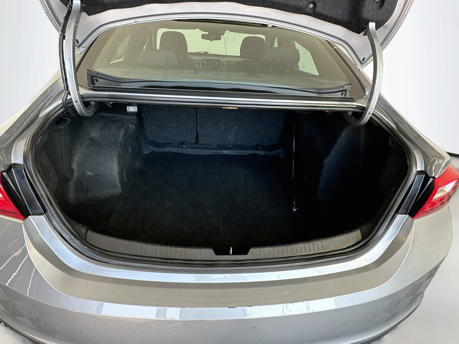 Used 2023 Chevrolet Malibu LT FWD image 25
