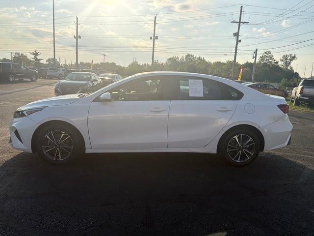 Used 2024 Kia Forte LXS FWD image 3
