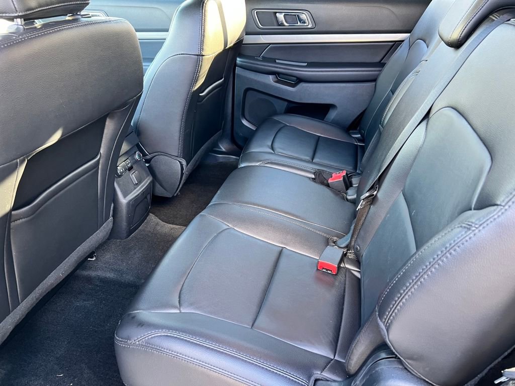 Used 2018 Ford Explorer XLT w/ Equipment Group 202A image 11