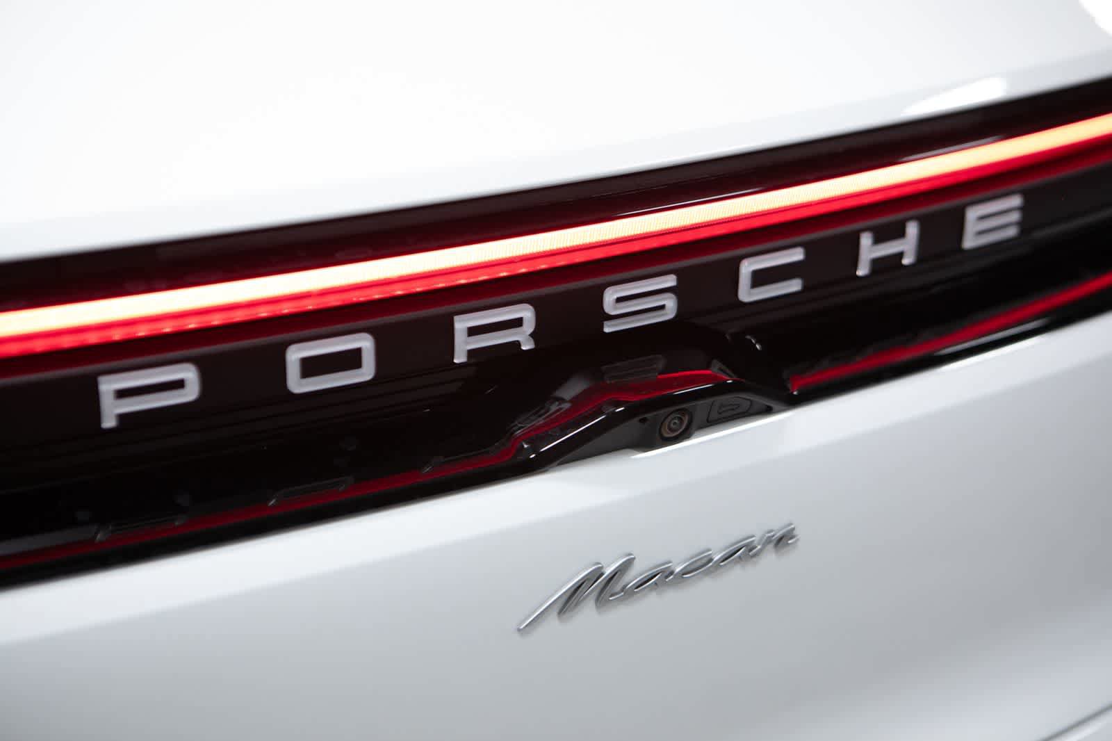 New 2026 Porsche Macan Electric RWD image 19