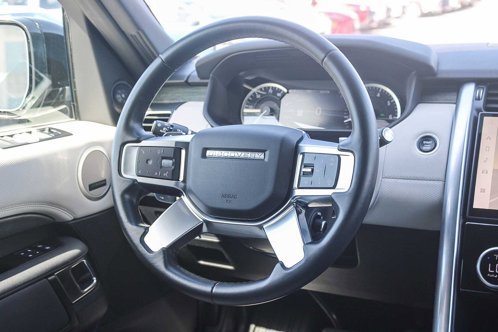 Used 2023 Land Rover Discovery S R-Dynamic image 16