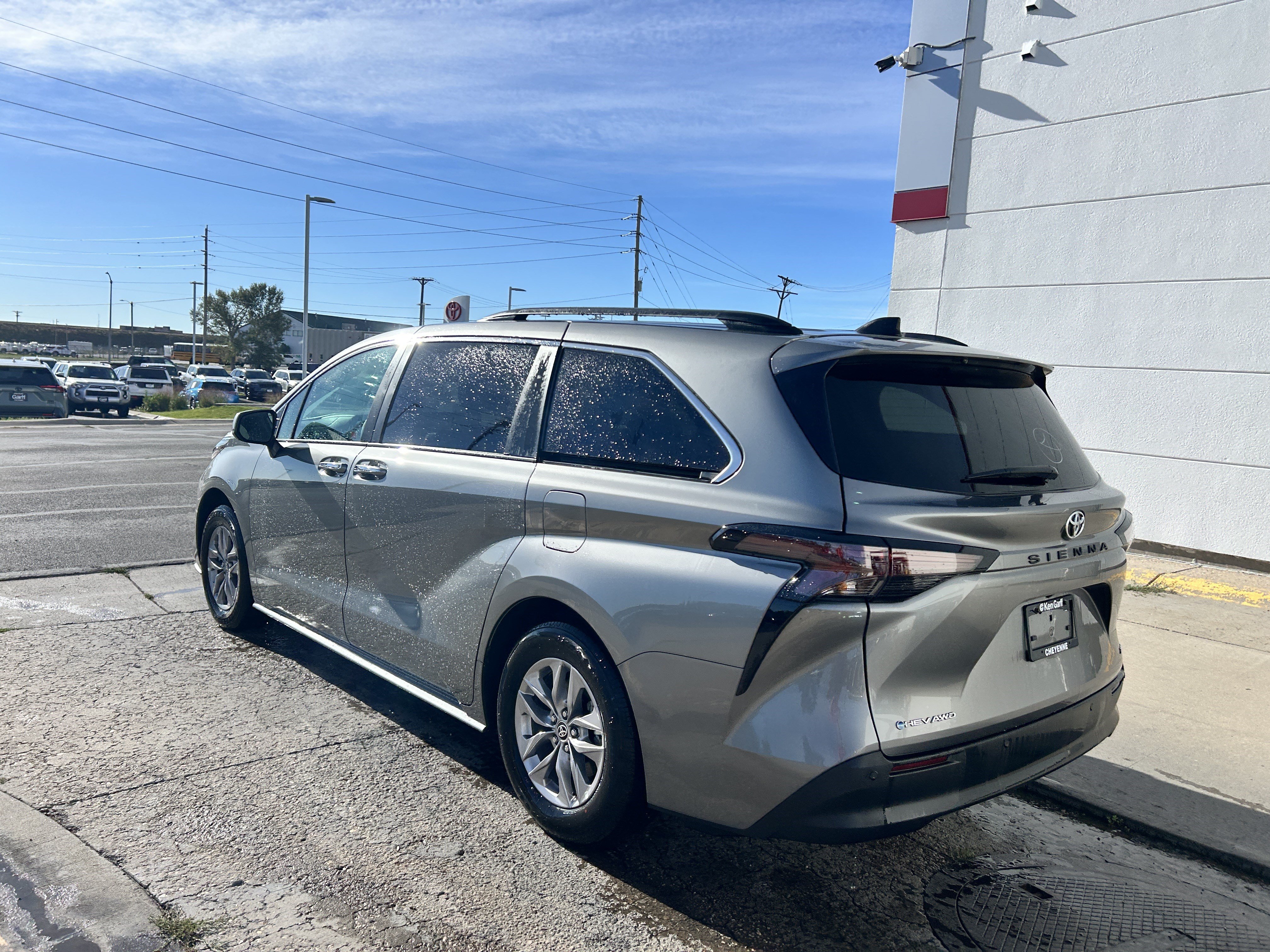 Used 2026 Toyota Sienna XLE AWD/4WD image 3