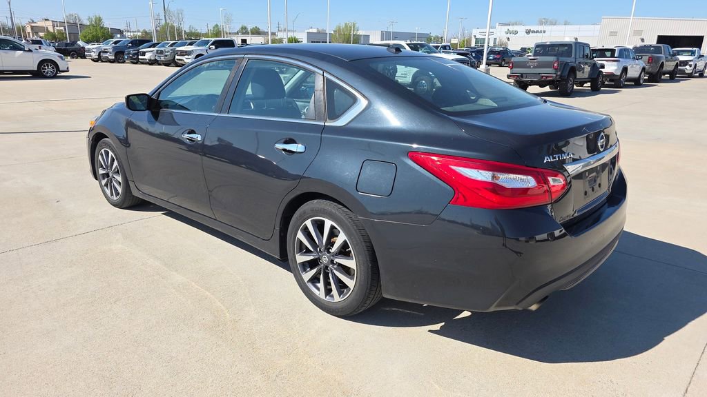 Used 2017 Nissan Altima 2.5 SV FWD image 3