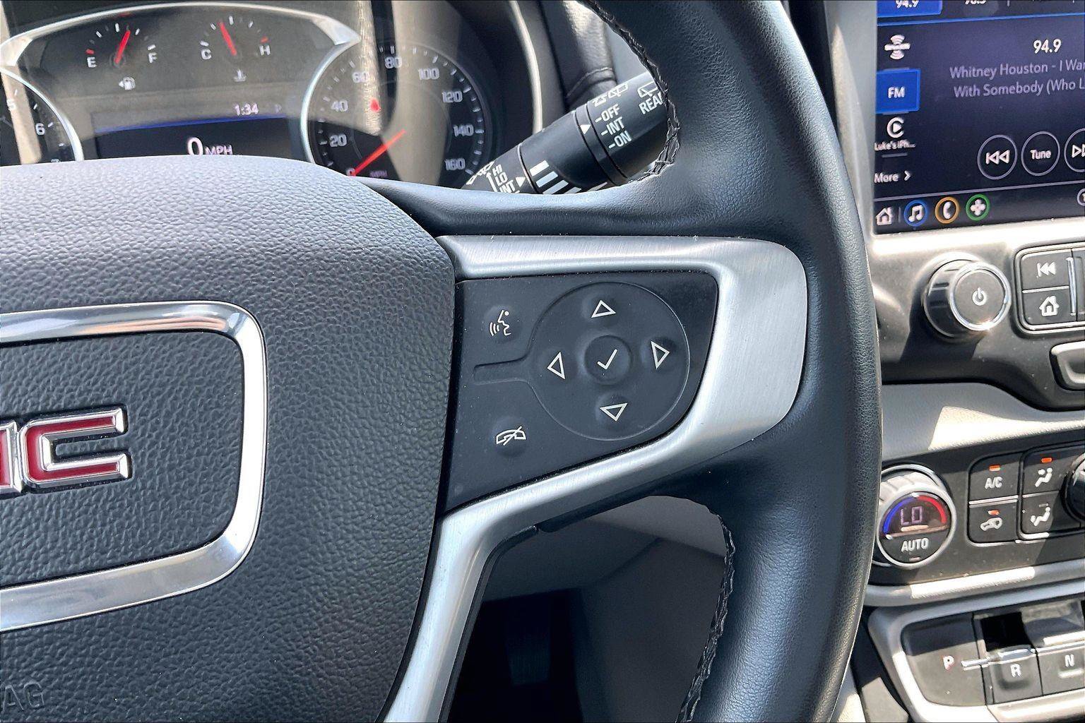 Used 2024 GMC Terrain SLT AWD/4WD image 19