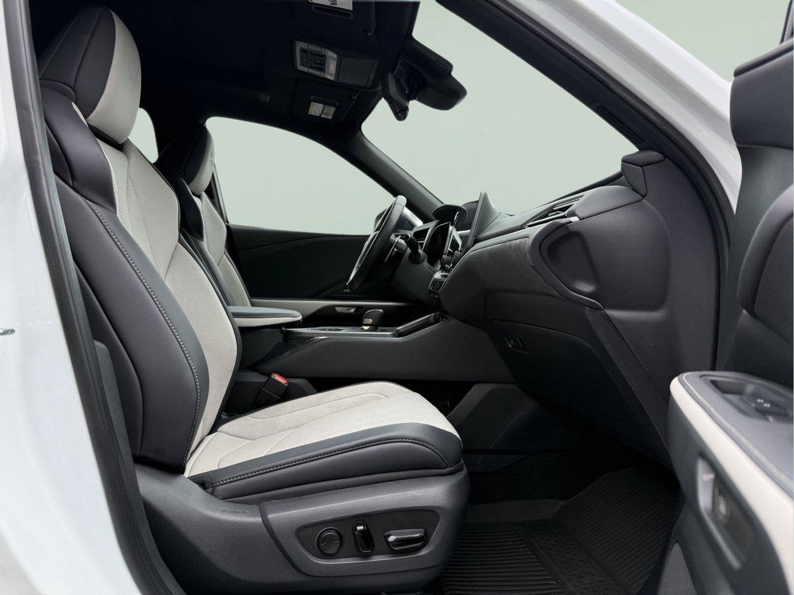 Certified 2025 Lexus TX 500h AWD w/ Technology Package image 23