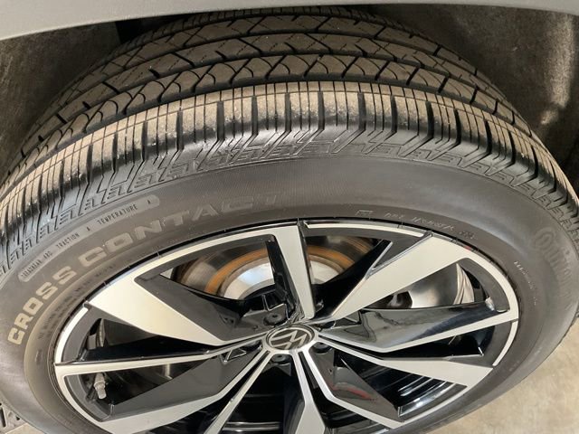 Used 2024 Volkswagen Atlas Cross Sport SEL Premium R-Line image 8