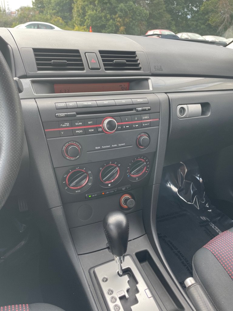 Used 2006 MAZDA MAZDA3 s FWD image 13