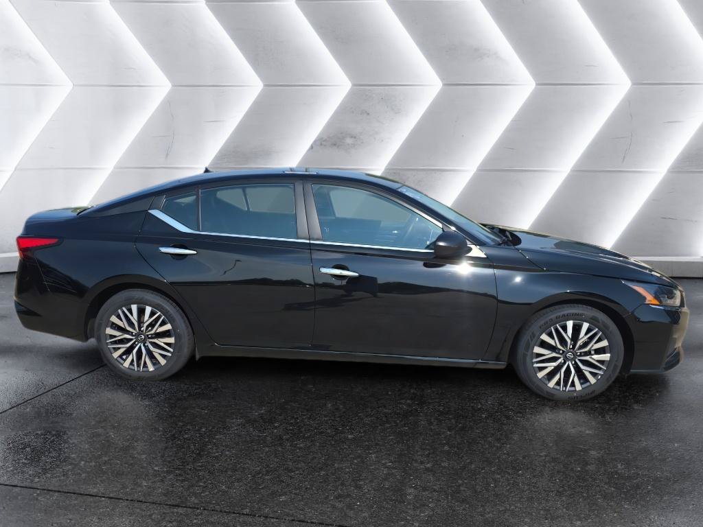 Used 2025 Nissan Altima 2.5 SV FWD image 4