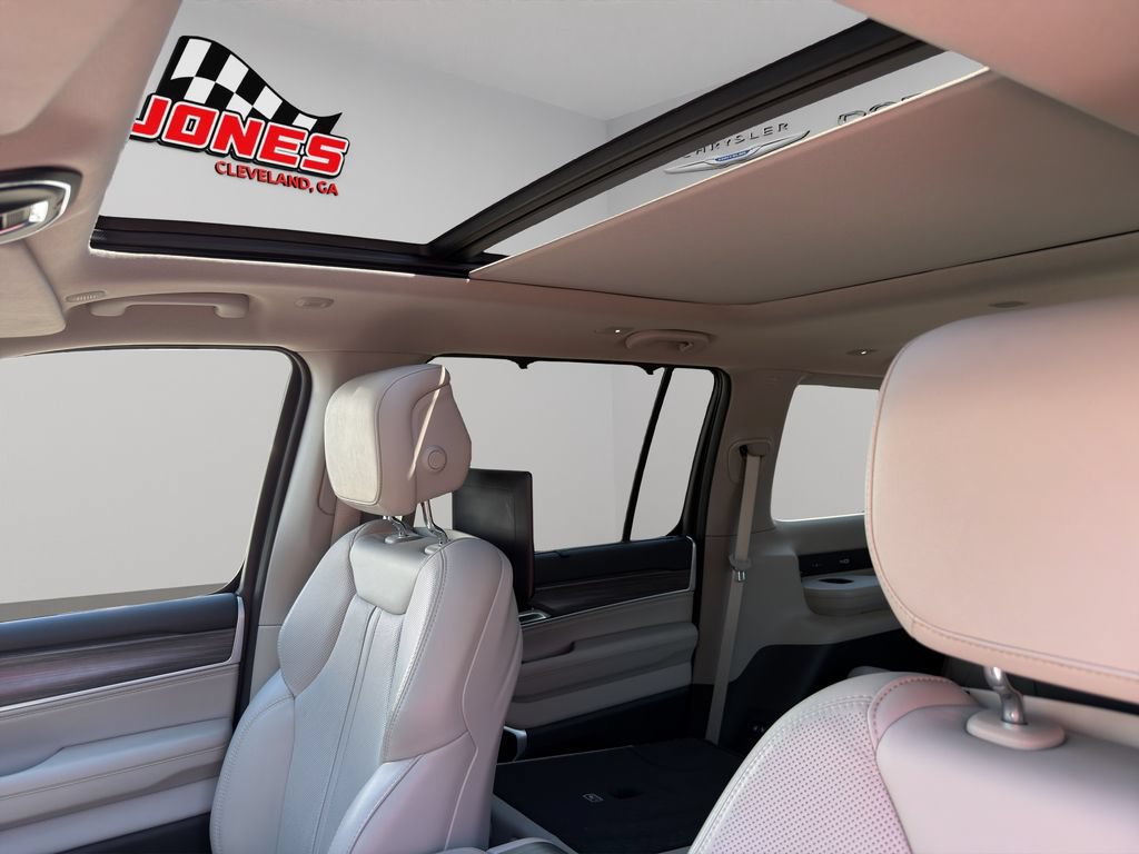 Used 2024 Jeep Wagoneer Series III w/ Premium Group I AWD/4WD image 4