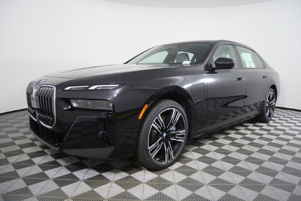 New 2026 BMW 750e xDrive AWD/4WD image 8