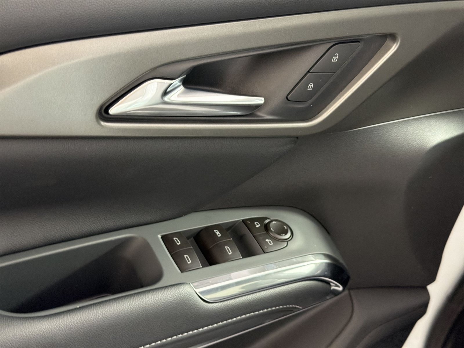New 2027 Chevrolet Traverse LT w/ Driver Confidence Package FWD image 15