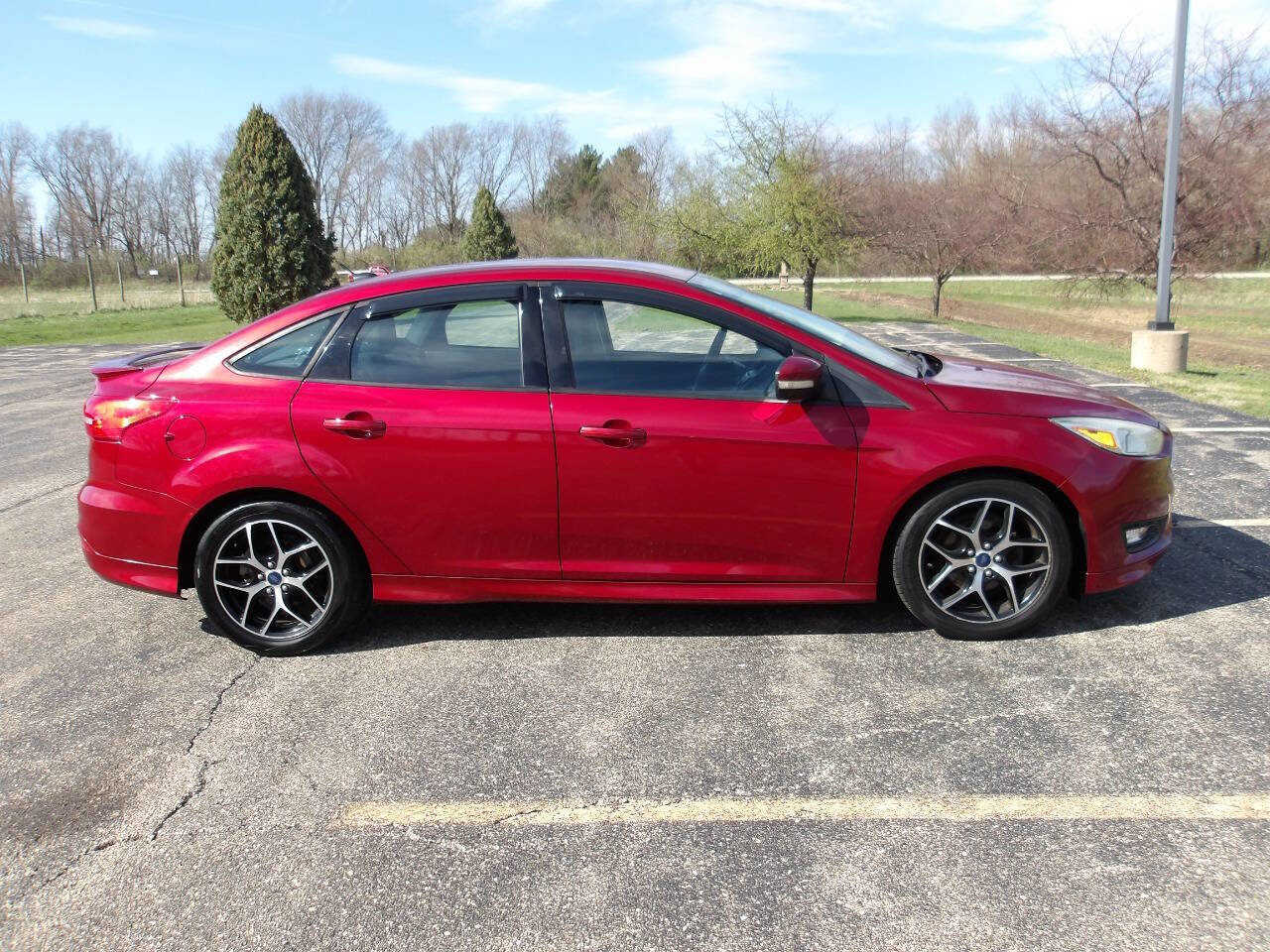 Used 2015 Ford Focus SE w/ SE Sport Package image 2