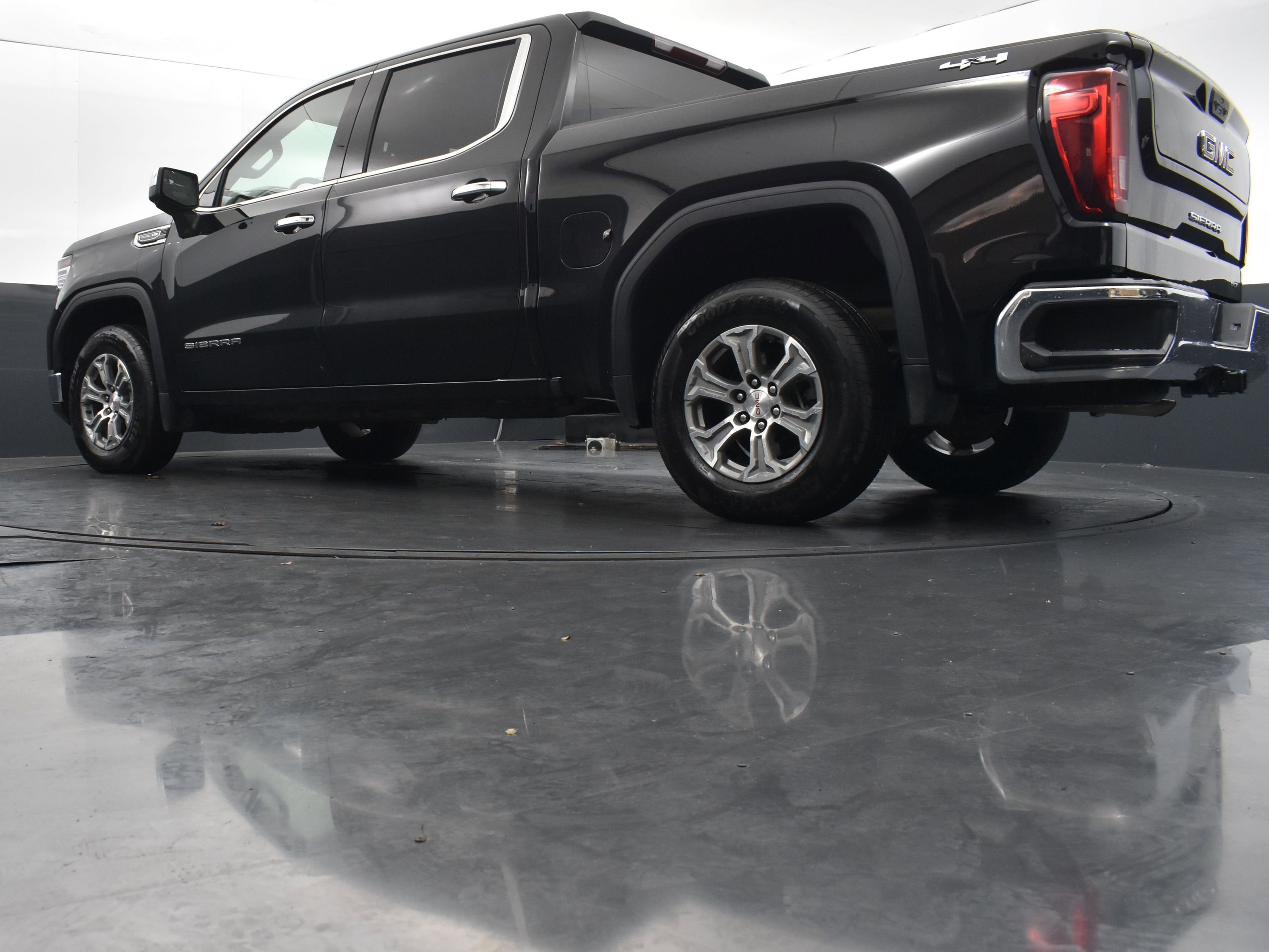 Used 2025 GMC Sierra 1500 SLT image 34