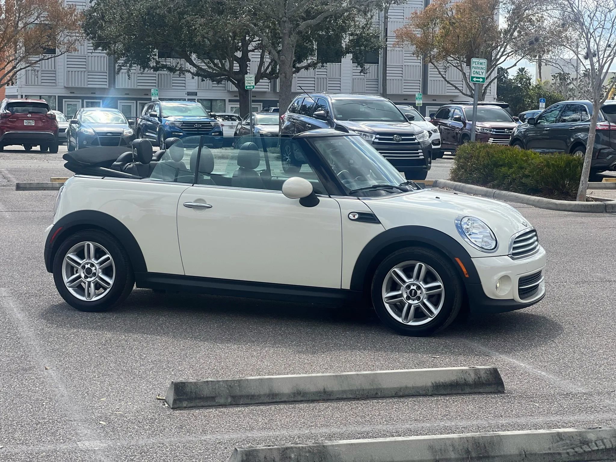 Used 2015 MINI Cooper Convertible image 4
