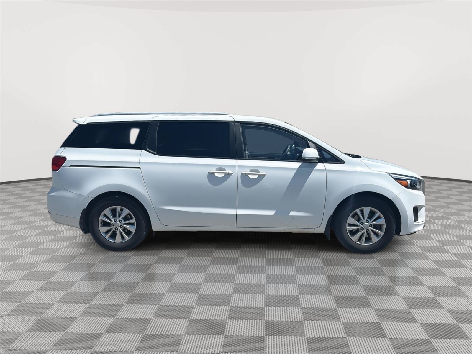 Used 2015 Kia Sedona LX w/ LX Convenience Package FWD image 29