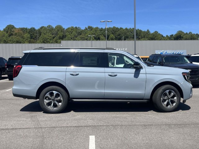 New 2027 Ford Expedition Max Active RWD image 2