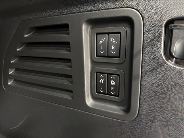 Used 2026 Buick Enclave Sport Touring w/ Power Package FWD image 37