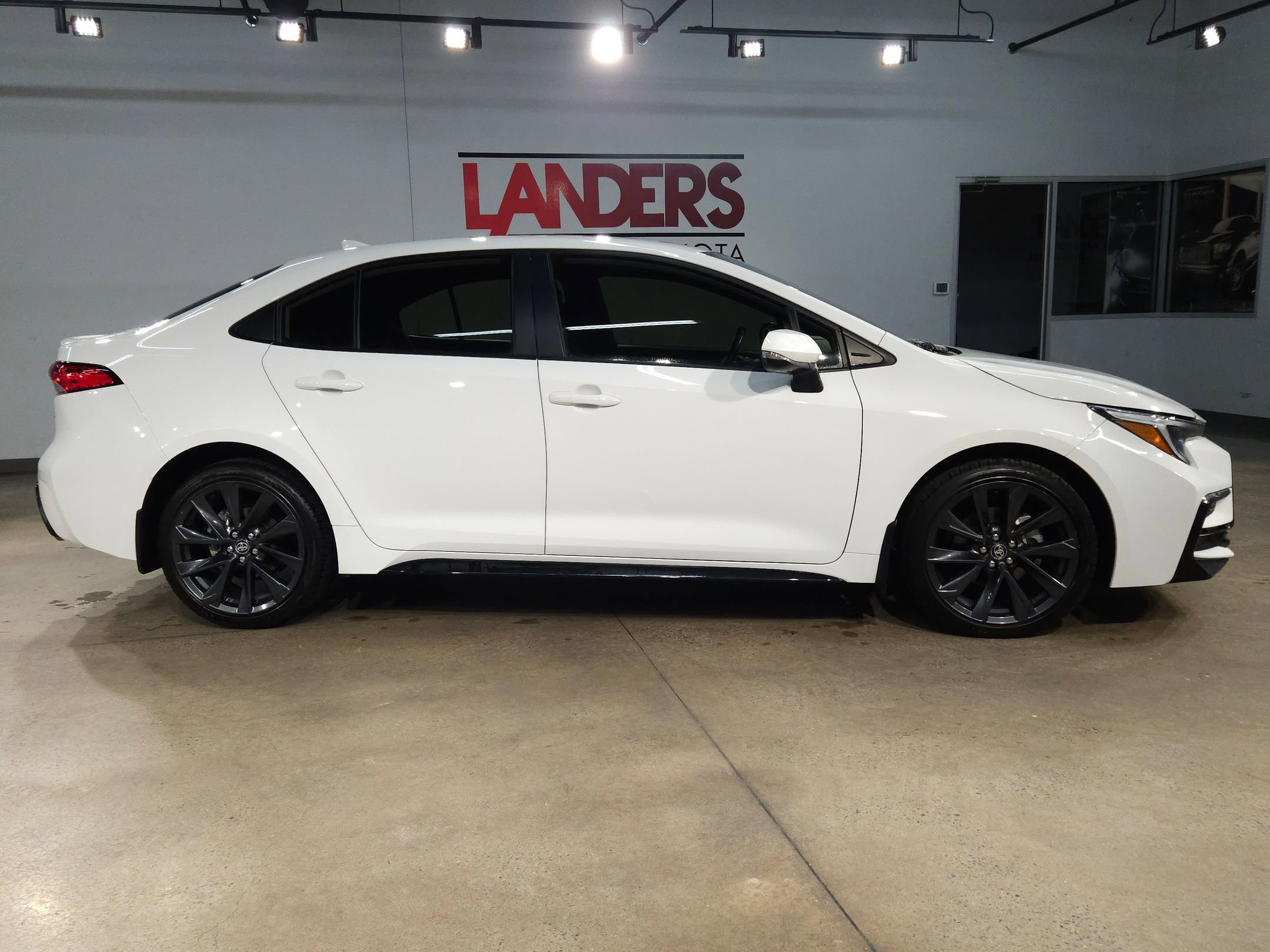 Used 2024 Toyota Corolla SE image 8