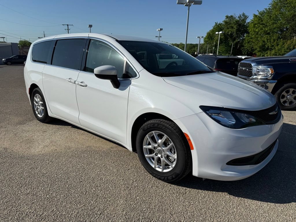 Used 2023 Chrysler Voyager LX FWD image 35