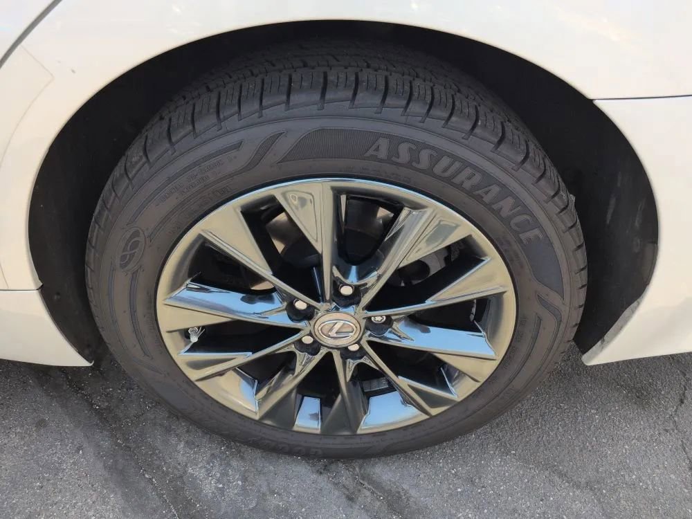 Used 2015 Lexus ES 300h image 43