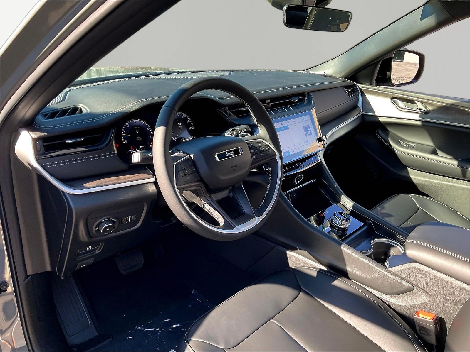 New 2027 Jeep Grand Cherokee Limited AWD/4WD image 16
