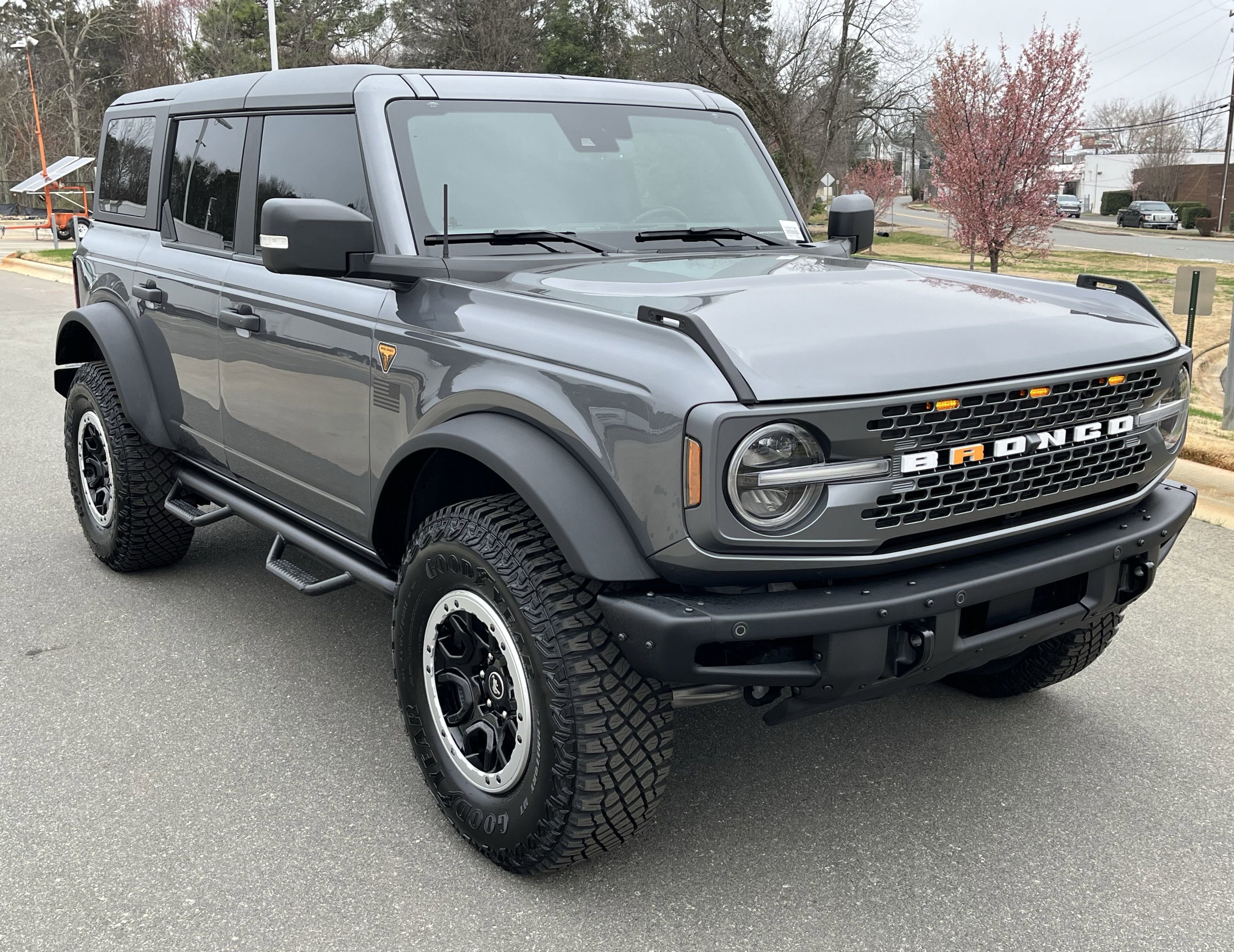 Used 2024 Ford Bronco Badlands image 1