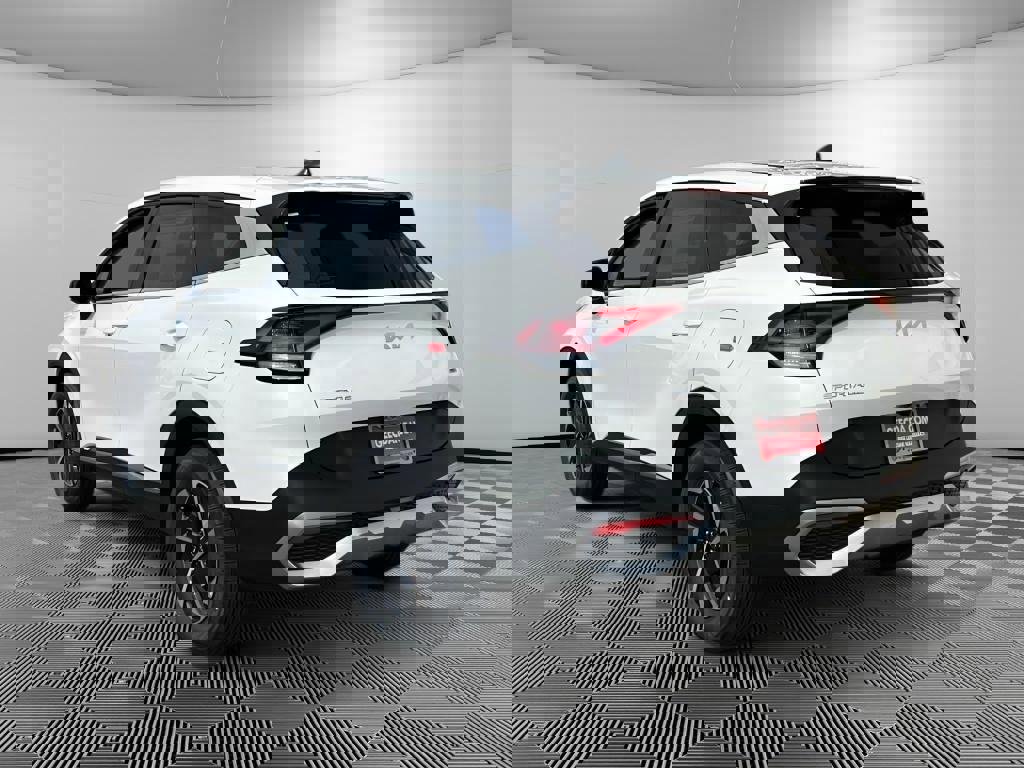 New 2025 Kia Sportage LX image 6