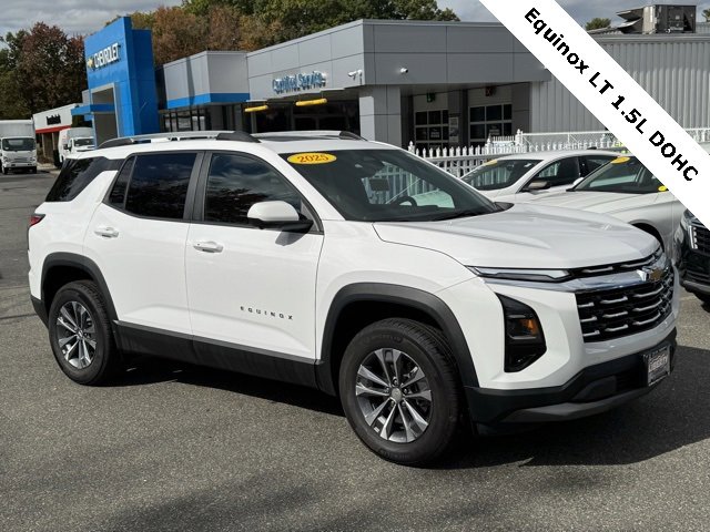 Used 2025 Chevrolet Equinox LT w/ Safety and Technology Package image 2