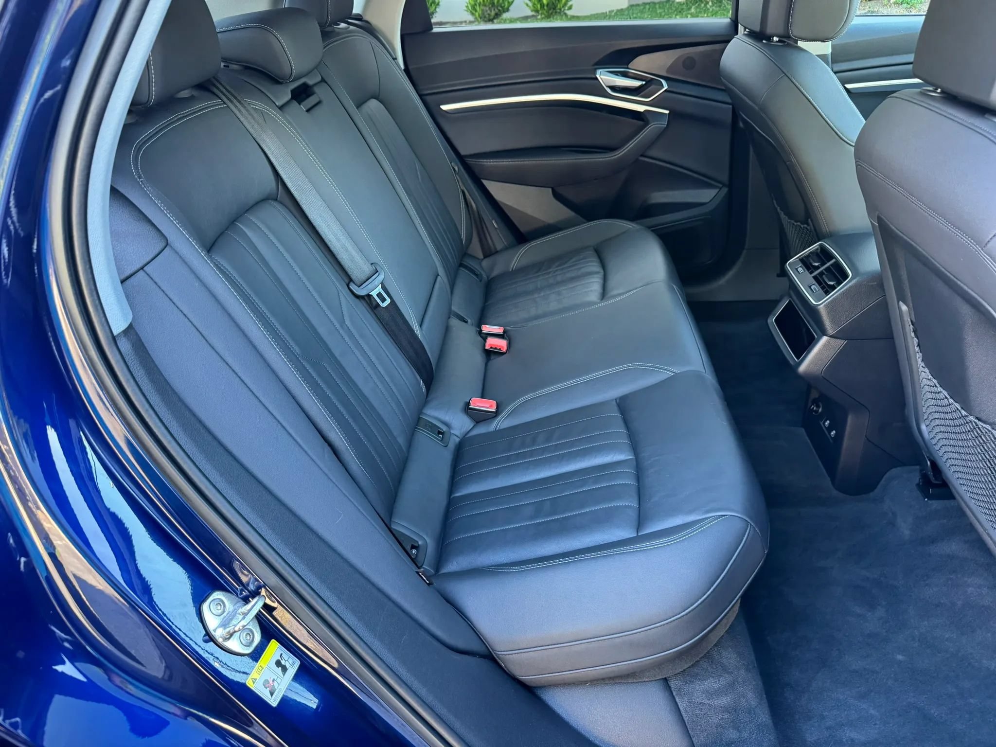 Used 2022 Audi e-tron Premium w/ Convenience Plus Package AWD/4WD image 29
