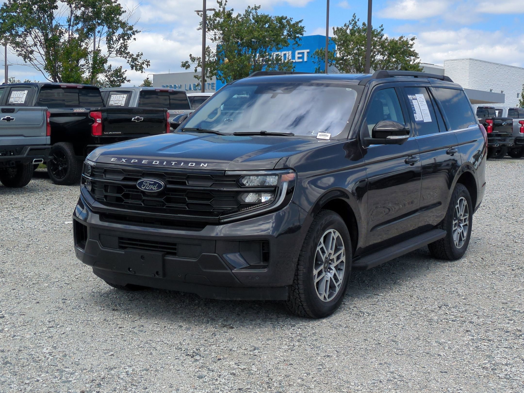 Used 2025 Ford Expedition Active AWD/4WD image 5