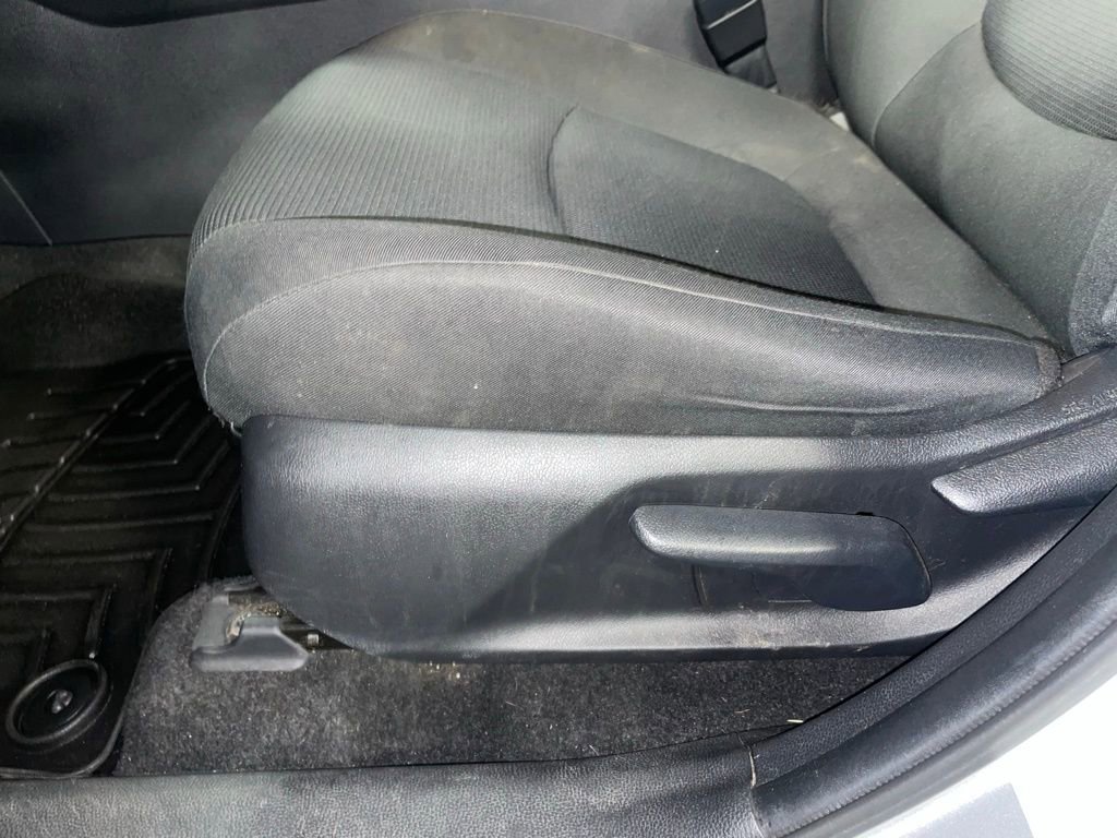 Used 2021 Toyota RAV4 LE image 11