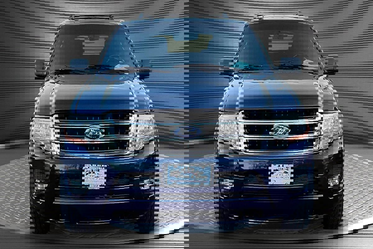 Used 2016 Ford Expedition EL XLT image 2
