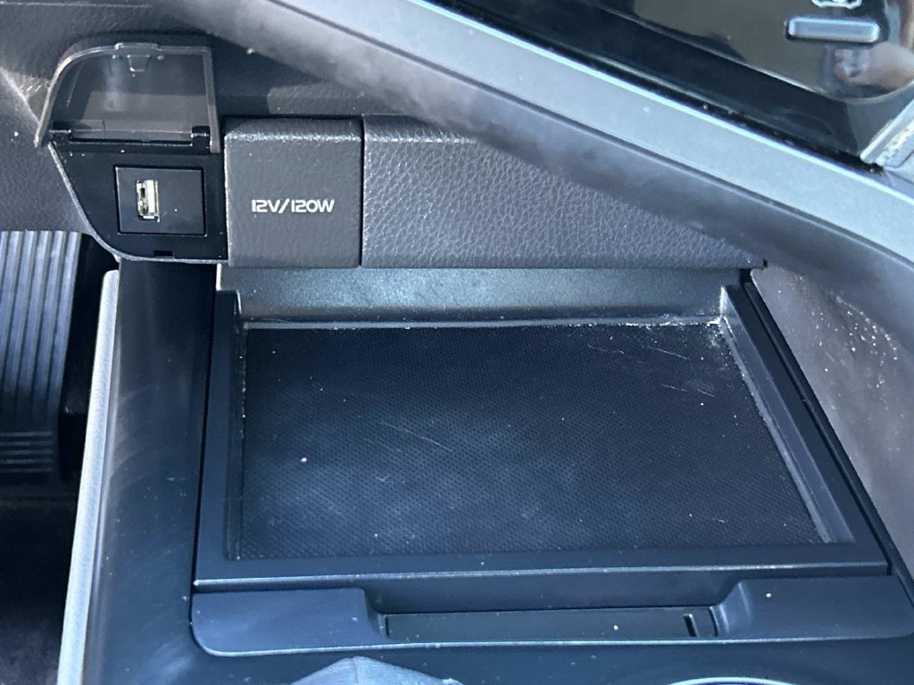 Used 2020 Toyota Camry SE FWD image 37