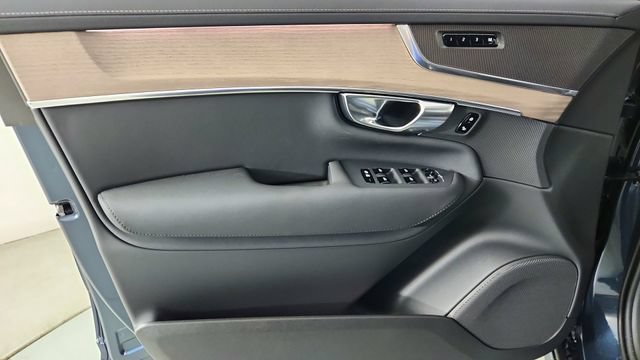 New 2026 Volvo XC90 B6 Plus w/ Protection Package AWD/4WD image 9