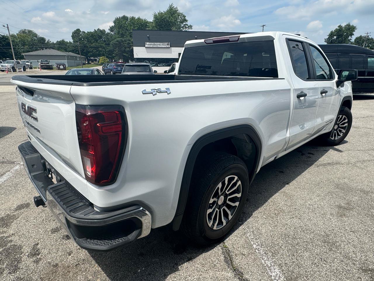 Used 2022 GMC Sierra 1500 Pro w/ Convenience Package AWD/4WD image 9