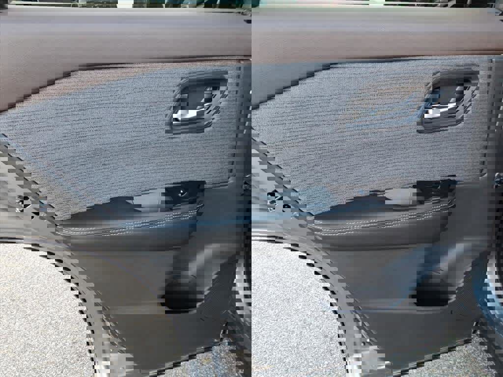 Certified 2022 Nissan Rogue SV image 10