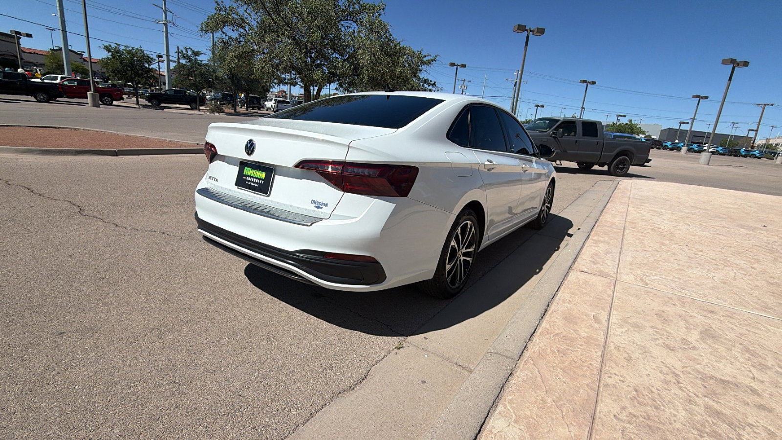 Used 2023 Volkswagen Jetta Sport image 4