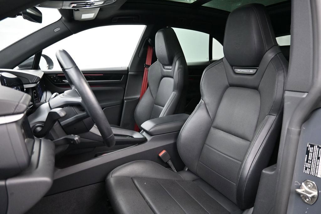 Certified 2025 Porsche Macan 4S Electric AWD/4WD image 5