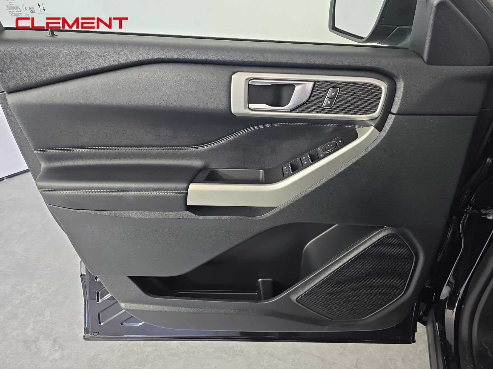 Used 2022 Ford Explorer XLT w/ Equipment Group 202A image 22