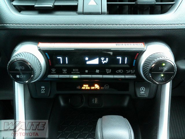 Used 2025 Toyota RAV4 XLE image 17