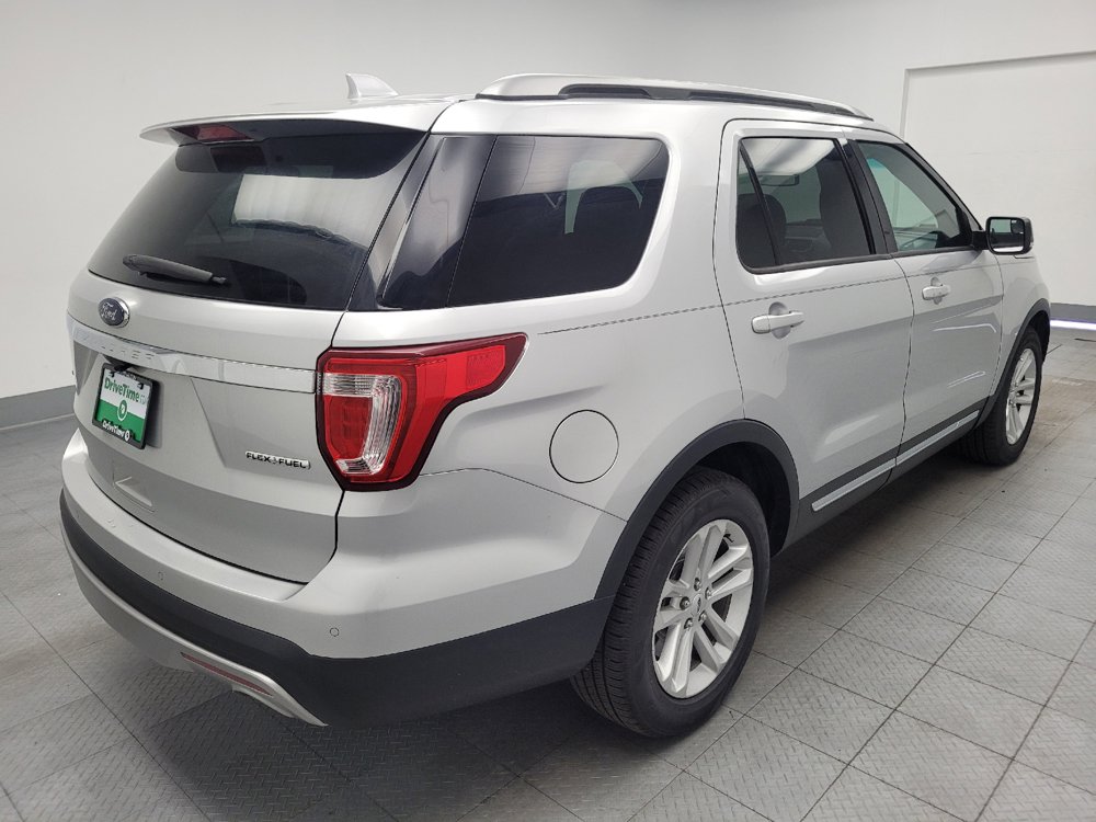 Used 2016 Ford Explorer XLT w/ Equipment Group 202A FWD image 9