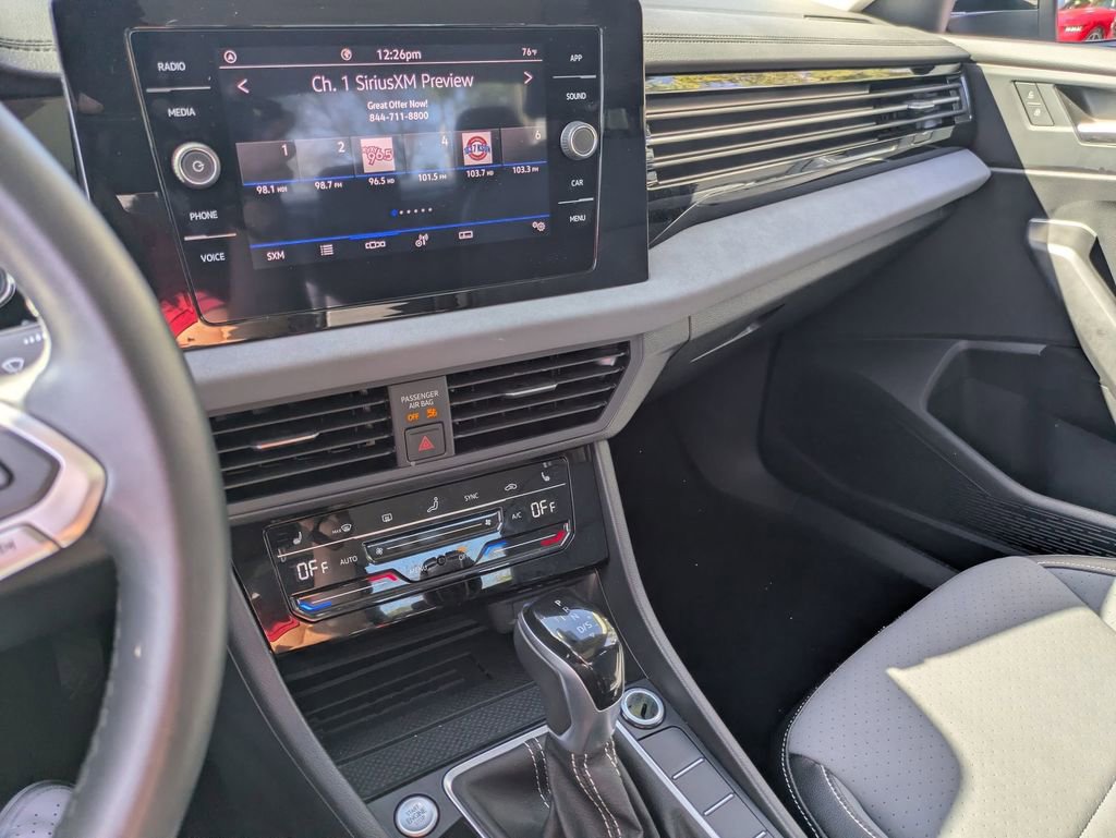 Used 2025 Volkswagen Jetta SE image 20