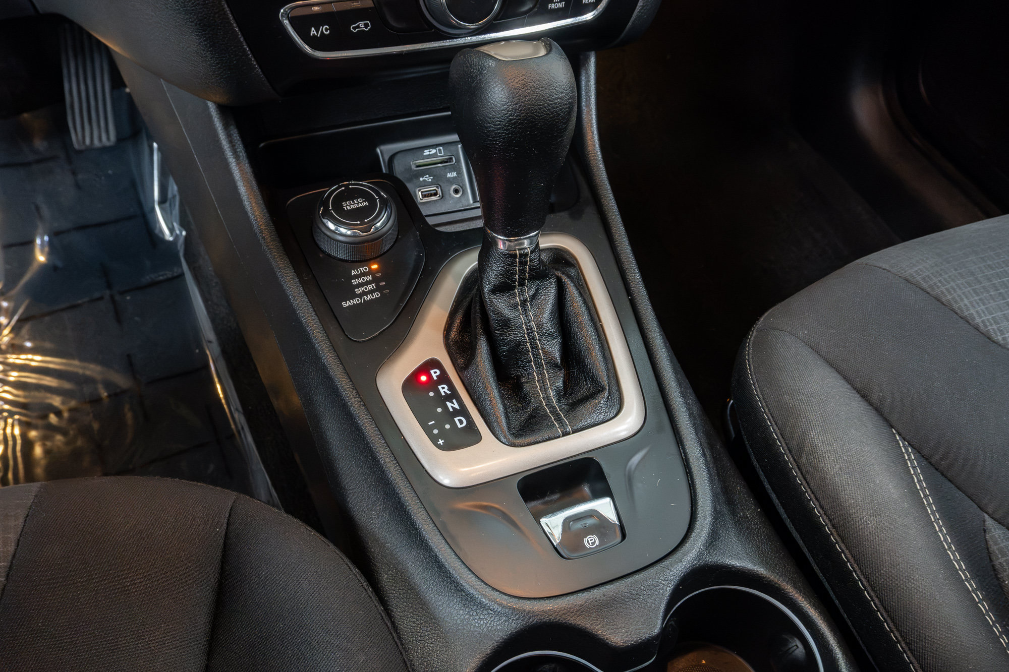 Used 2015 Jeep Cherokee Latitude w/ Cold Weather Group AWD/4WD image 22